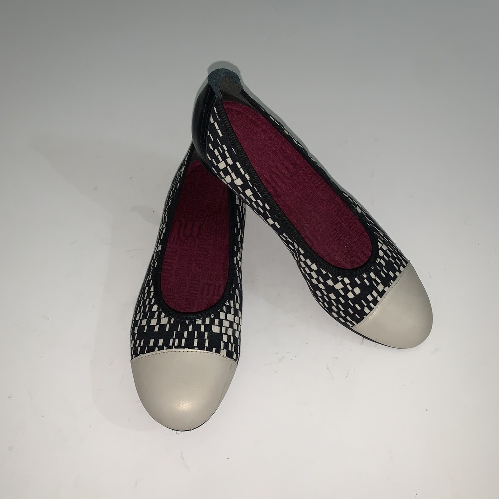 Munro Shoes Womens Size 7.5 Black Leather Ballet Flats Geometric Comfort
